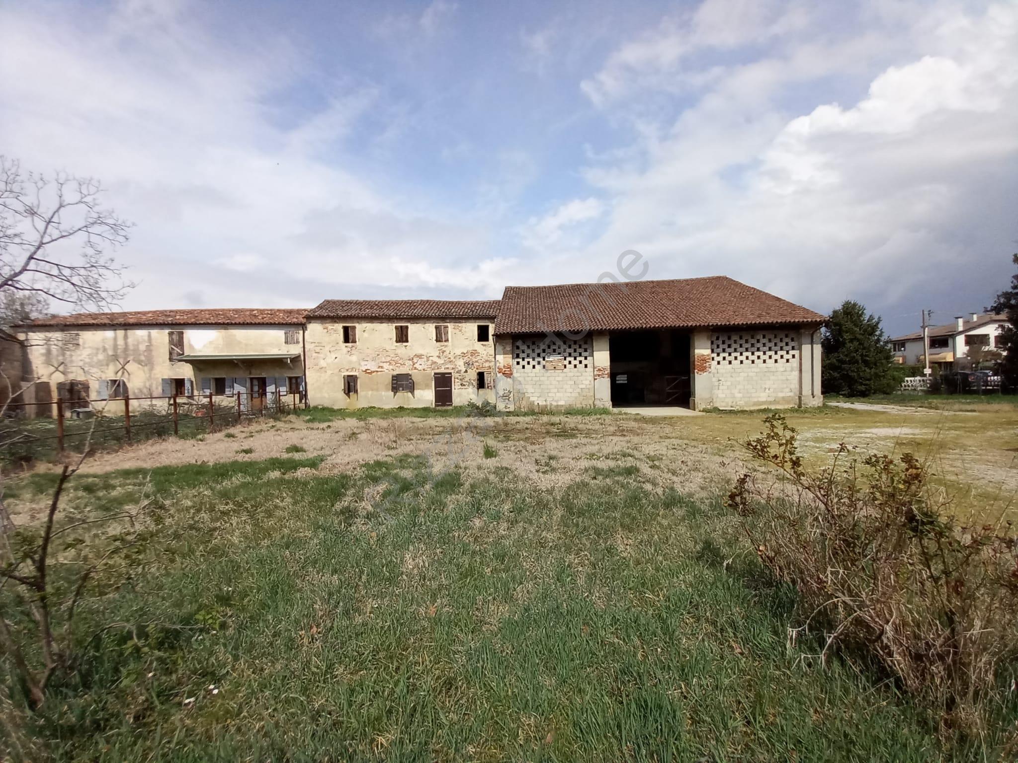 Edificio rurale da ristrutturare zona Cervarese S. Croce